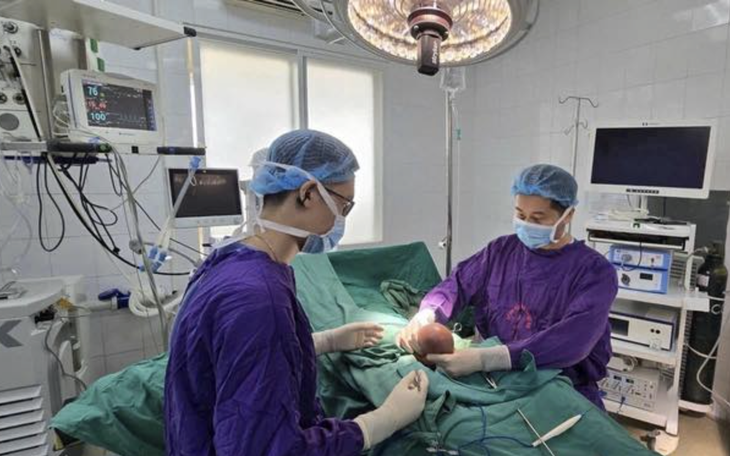 Mắc ung thư tinh hoàn có đồng nghĩa với "mất tinh hoàn"? - Ảnh 2.