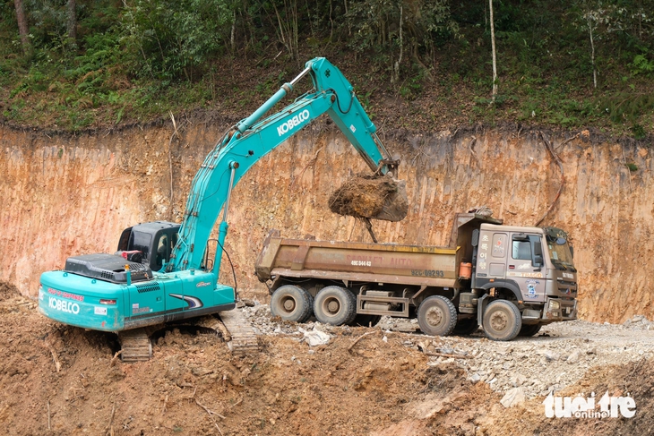 Lâm Đồng gấp rút sửa đèo, dự kiến thông tuyến các cửa ngõ Đà Lạt đầu tháng 12 - Ảnh 1.