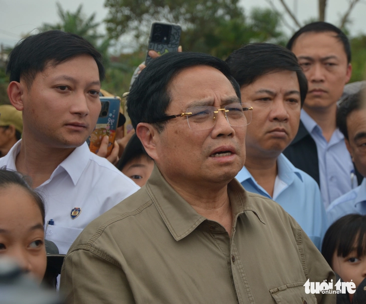 Đến thăm vùng lũ Phú Yên, Thủ tướng hỏi dân cần hỗ trợ những gì để tái thiết cuộc sống- Ảnh 4. Phú Yên - Ảnh 4.