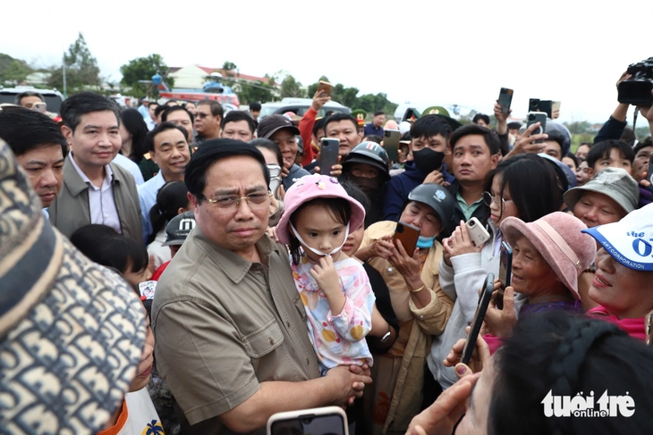 Đến thăm vùng lũ Phú Yên, Thủ tướng hỏi dân cần hỗ trợ những gì để tái thiết cuộc sống- Ảnh 5. Phú Yên - Ảnh 5.