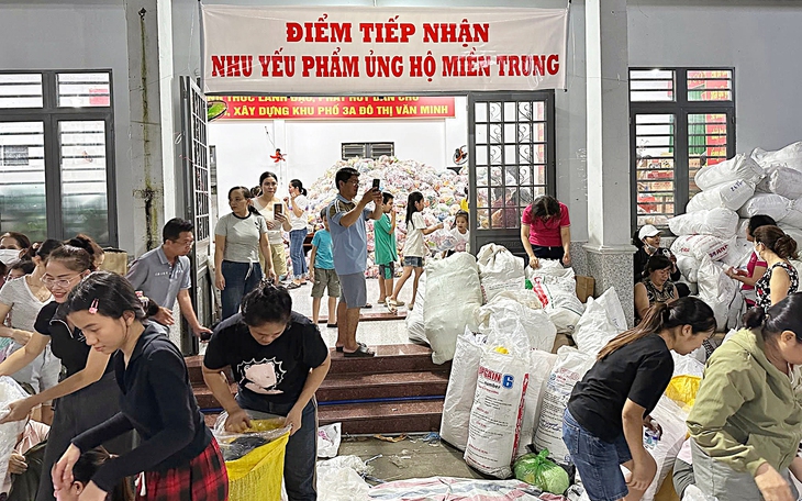 Nhiều doanh nghiệp tại TP.HCM tiếp tục chung tay dựng lại nhà cho bà con miền Trung  - Ảnh 6.