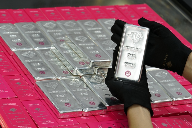 Vì sao giá vàng bất ngờ bật tăng? - Ảnh 2.