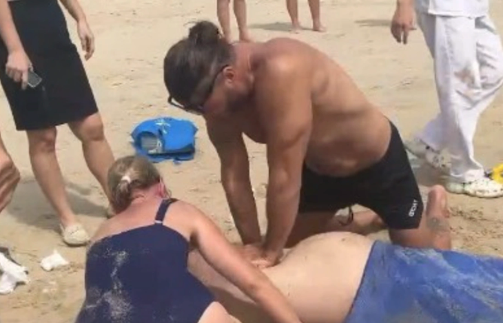 Du khách Nga thiệt mạng khi tắm biển Mũi Né- Ảnh 1. Du khách Nga thiệt mạng khi tắm biển Mũi Né - Ảnh 1.