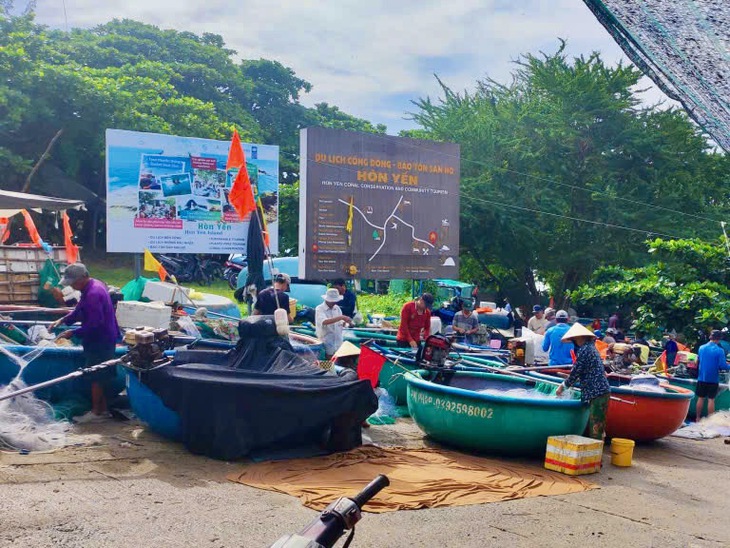 ​​​​​​​Đắk Lắk kêu gọi tàu thuyền tránh bão, đưa người trên lồng bè vào bờ - Ảnh 3.