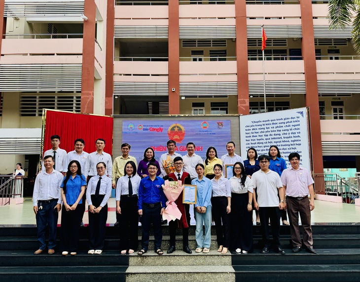 Gần 2.500 học sinh Thủ Đức dự phiên tòa giả định vụ án ma túy từ thuốc lá điện tử - Ảnh 5.