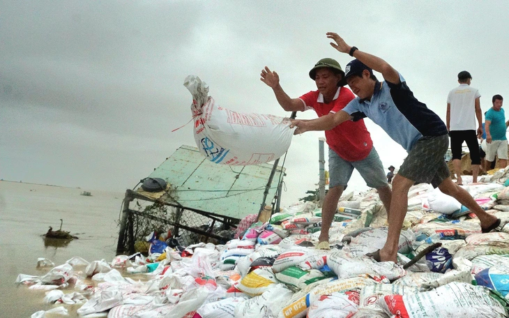 Tuyến đường huyết mạch ở trung tâm Đà Nẵng ngỡ như ‘ruộng cày’ - Ảnh 10.