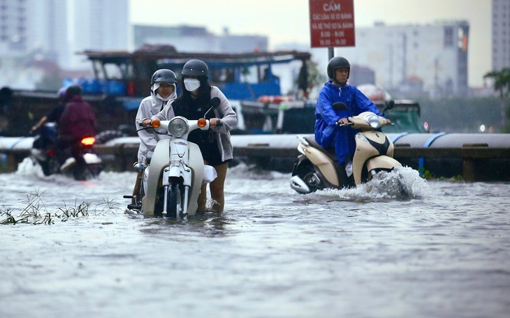 Thời tiết hôm nay 4-11: Bắc Bộ rét đậm, Trung Bộ mưa dầm, Nam Bộ triều lên - Ảnh 2.