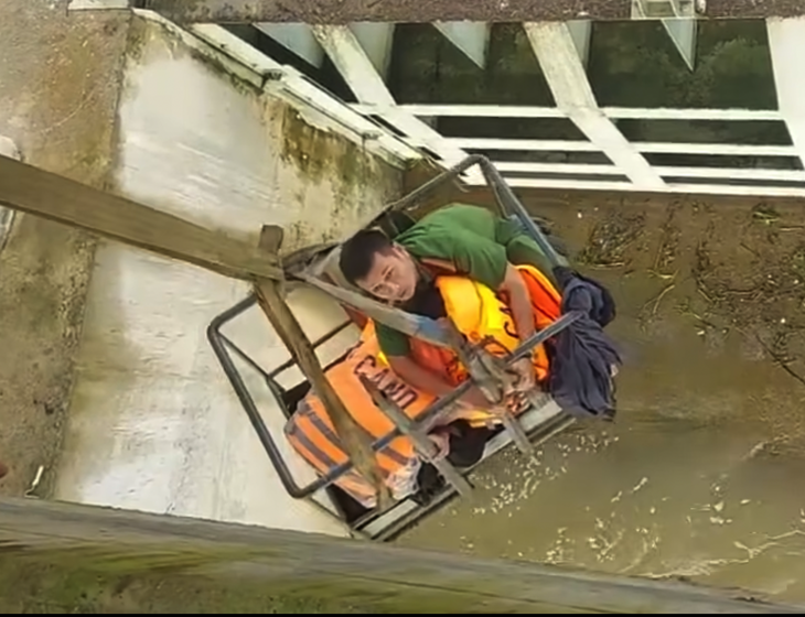 nhảy cầu - Ảnh 1.