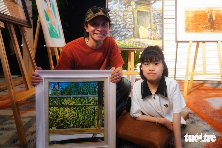 Người khuyết tật, họa sĩ trẻ vẽ ước mơ chân trời tương lai - Ảnh 1.