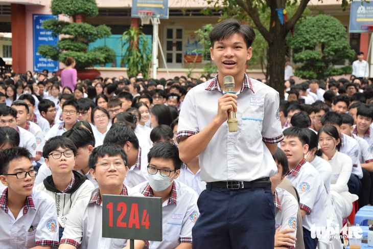 Gần 2.500 học sinh Thủ Đức dự phiên tòa giả định vụ án ma túy từ thuốc lá điện tử - Ảnh 2.