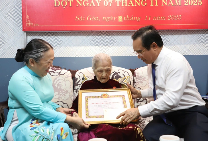 Huy hiệu Đảng - Ảnh 5.