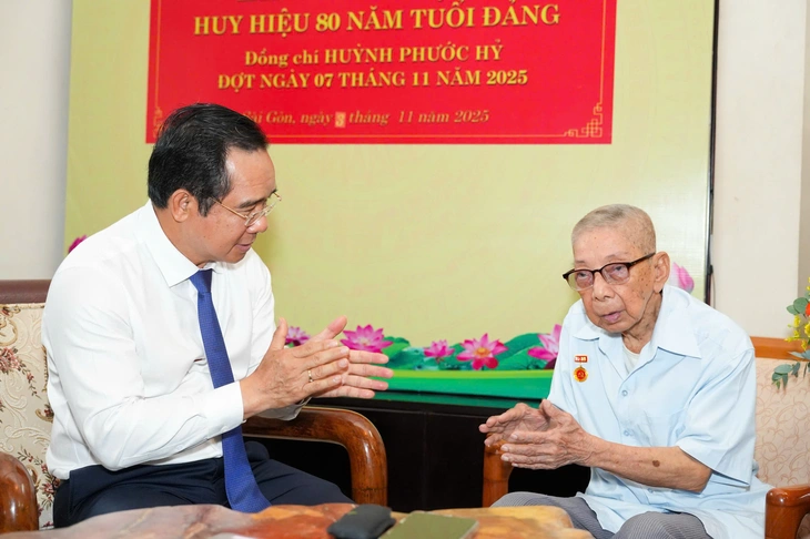 Huy hiệu Đảng - Ảnh 4.