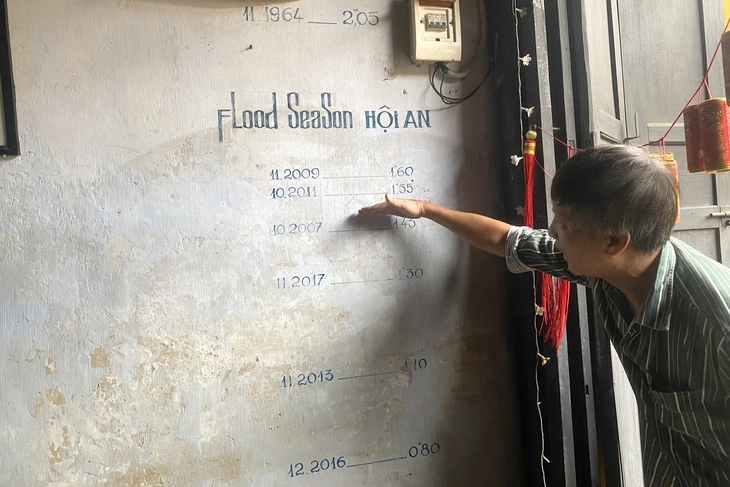 Những mốc nước lụt xót xa - Ảnh 1. lũ lụt - Ảnh 1.