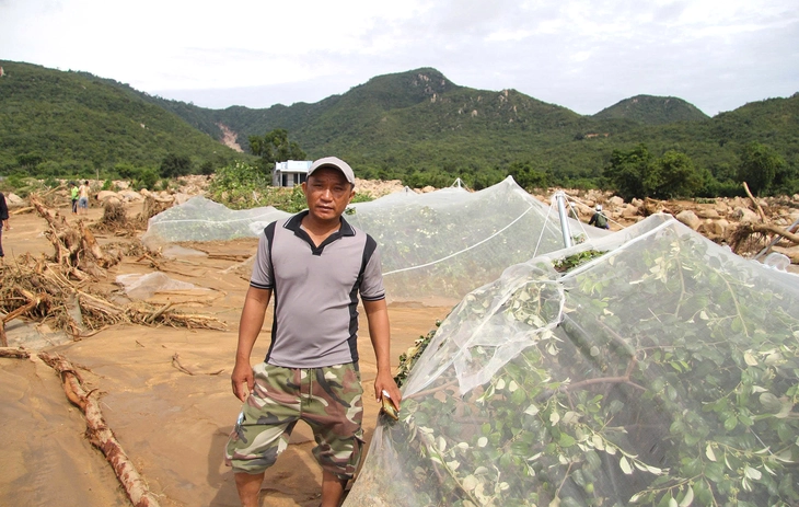 'Bom nước' từ đỉnh núi ập xuống cướp mạng người - Ảnh 1. bom nước - Ảnh 1.
