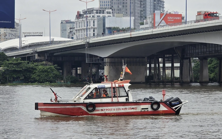 Phát hiện thi thể trên sông ở Thanh Đa, nghi là tài xế taxi dùng dao tự sát thương trên cầu Sài Gòn - Ảnh 2.