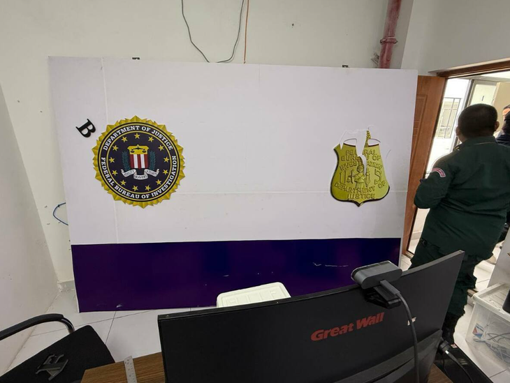 Campuchia đột kích sòng bạc lừa đảo mạo danh FBI, bắt 23 người nước ngoài - Ảnh 2.