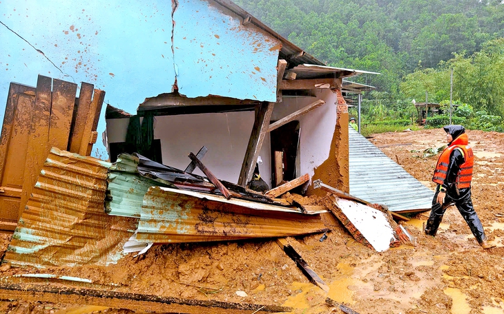 Vượt ngàn cây số từ miền Nam ra nấu ăn cho đồng bào vùng lũ Đà Nẵng - Ảnh 6.