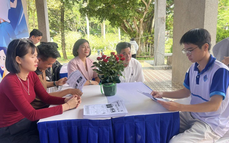 Mức lương đủ sống là chuyện tương lai của quốc gia - Ảnh 2.