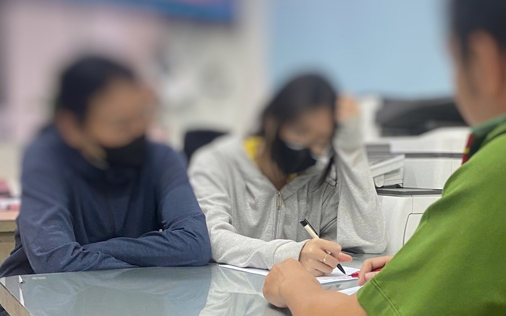 Nữ sinh lớp 9 cùng bạn ép nữ sinh lớp 7 vào nghĩa trang đánh để quay clip đưa lên mạng - Ảnh 2.