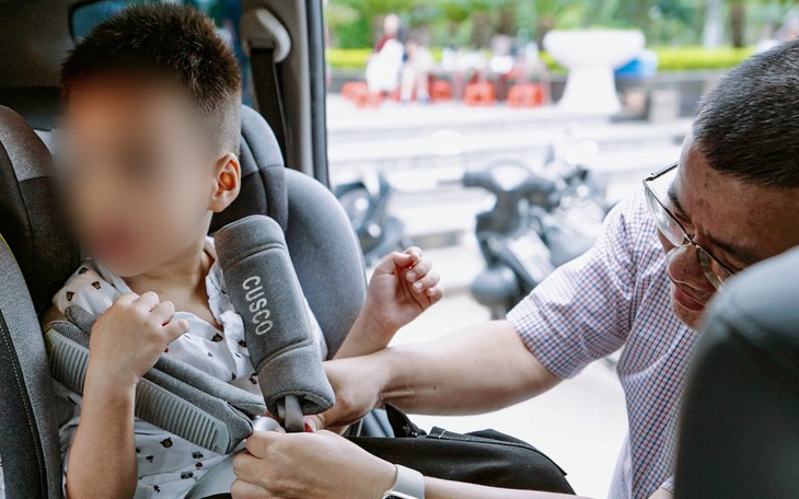 Bộ Công an thông tin quy định mới về ghế ngồi trẻ em, lắp camera ở khoang hành khách trên ô tô - Ảnh 2.