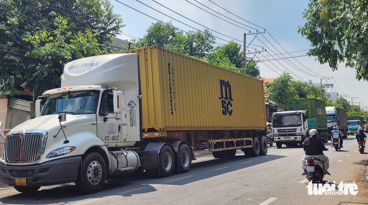 Từ sáng mai, xe tải trên 5 tấn di chuyển từ TP.HCM không được vào đường Bùi Hữu Nghĩa, Đồng Nai- Ảnh 2. Đồng Nai chống kẹt xe: Cấm xe tải trên 5 tấn vào đường Bùi Hữu Nghĩa trong ngày - Ảnh 2.