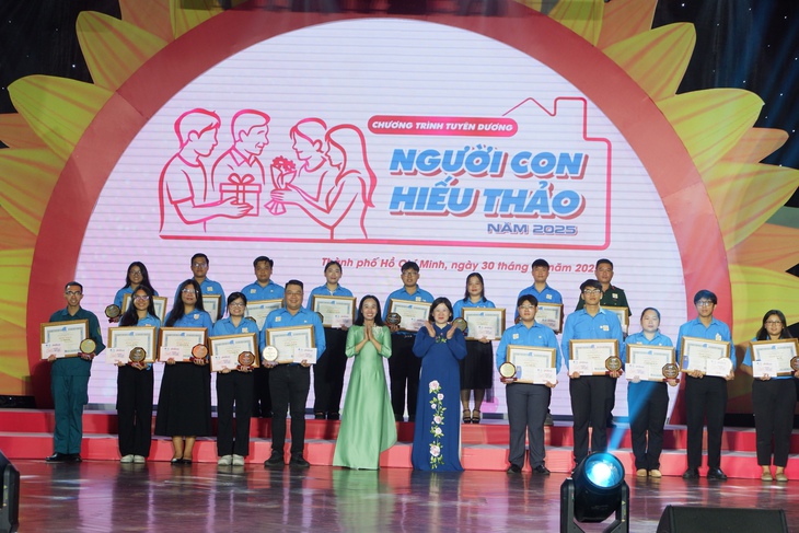 người con hiếu thảo - Ảnh 1.