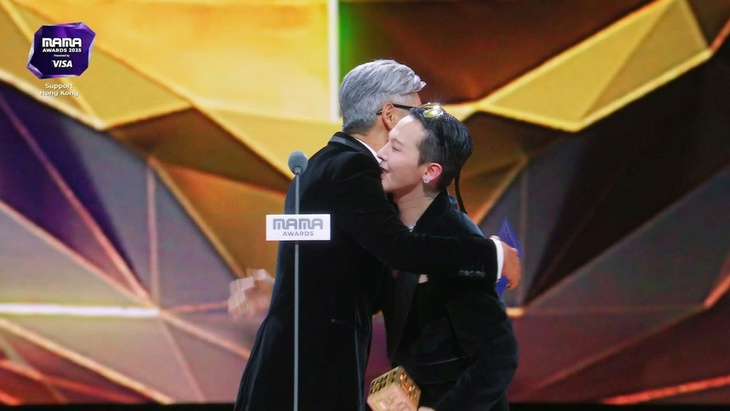 Lịch sử lặp lại: Châu Nhuận Phát trao giải cho G-DRAGON tại MAMA sau 10 năm - Ảnh 3.
