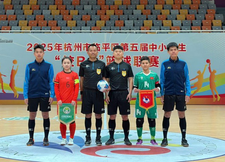 Thủ môn ghi bàn, tuyển futsal nữ Việt Nam hòa Trung Quốc - Ảnh 1.