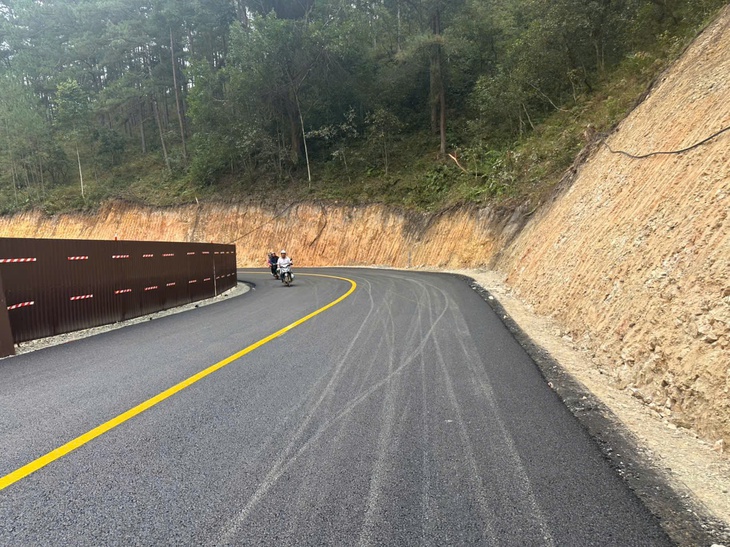 18h ngày 30-11, đèo Mimosa Đà Lạt thông xe trở lại - Ảnh 1.