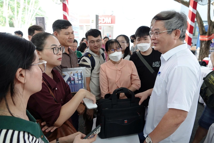 Trường đại học muốn giữ ổn định tuyển sinh - Ảnh 2. Trường đại học muốn giữ ổn định tuyển sinh - Ảnh 2.