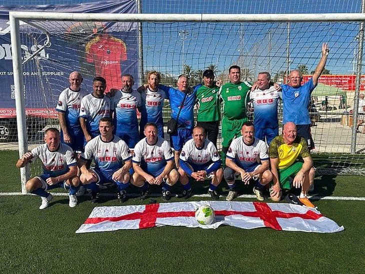 Tuyển Anh vô địch Giải bóng đá đi bộ World Nations Cup trên 50 tuổi - Ảnh 1.