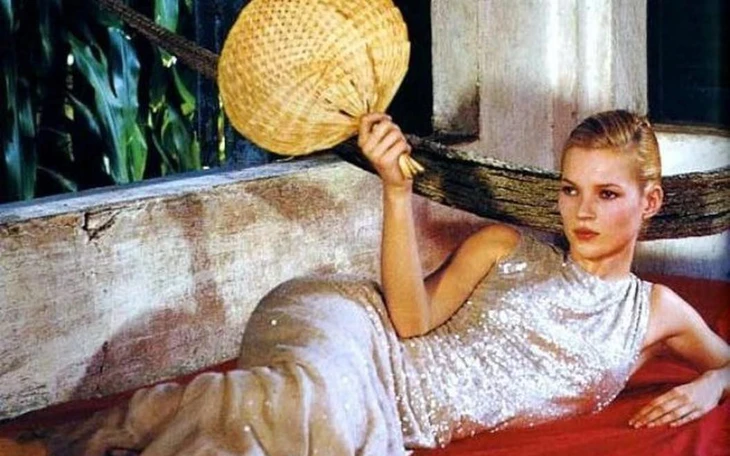 Mặc thanh lịch ở sân bay như siêu mẫu Kate Moss - Ảnh 8.