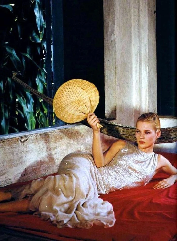 Siêu mẫu Kate Moss chụp ảnh ở Việt Nam gần 30 năm trước, người xem hôm nay vẫn trầm trồ - Ảnh 7.