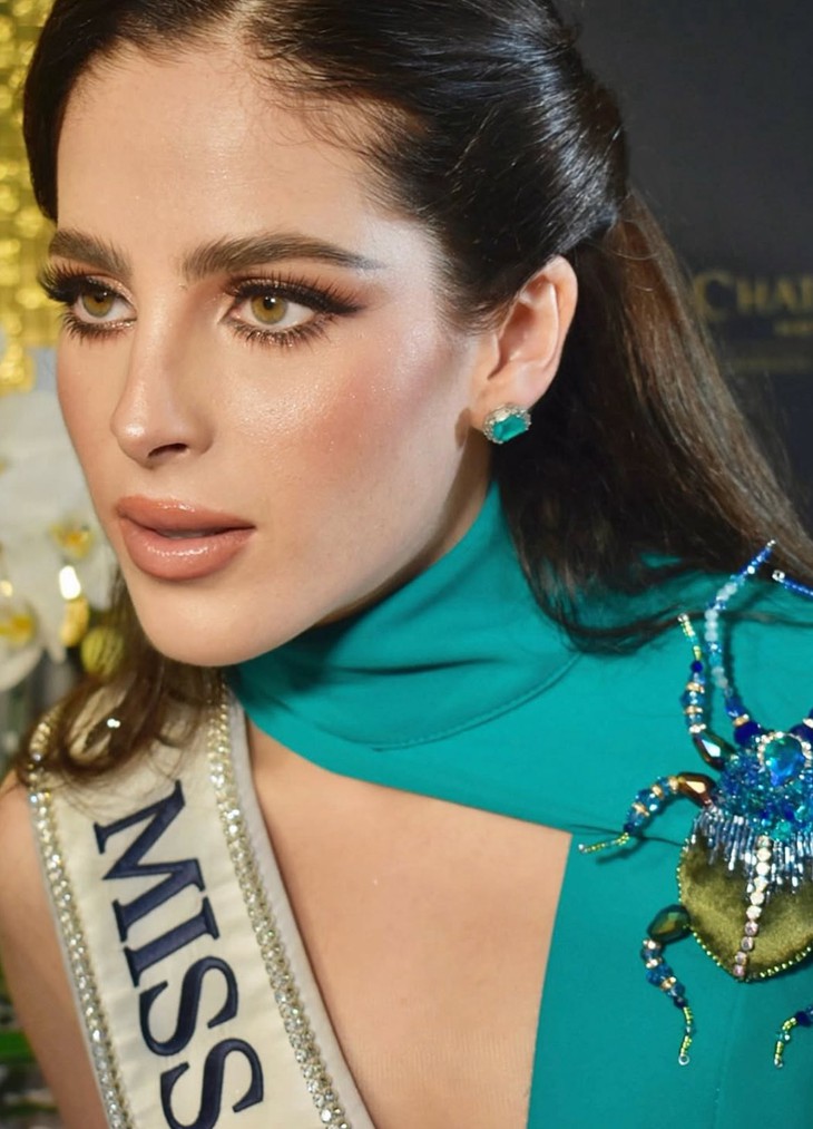 Ông Nawat quát mắng thí sinh Miss Universe tại lễ trao sash: 'Ai đứng dậy ra về thì khỏi thi nữa' - Ảnh 4.