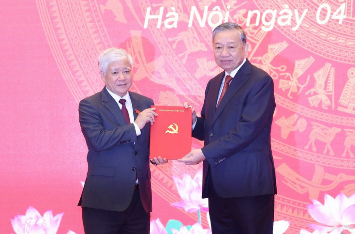 Herr Do Van Chien er den faste visesekretæren i partikomiteen i nasjonalforsamlingen – bilde 1.