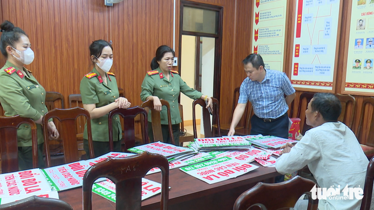 Quảng cáo thu đổi đô la, ngoại tệ trái phép nhan nhản, công an vào cuộc- Ảnh 3. ngoại tệ - Ảnh 3.