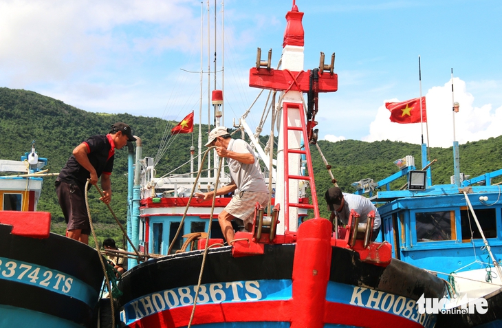 Từ 'bài học xương máu' bão Damrey, trời nắng đẹp, dân Khánh Hòa vẫn khẩn trương ứng phó bão Kalmaegi- Ảnh 4. bão Kalmaegi - Ảnh 5.