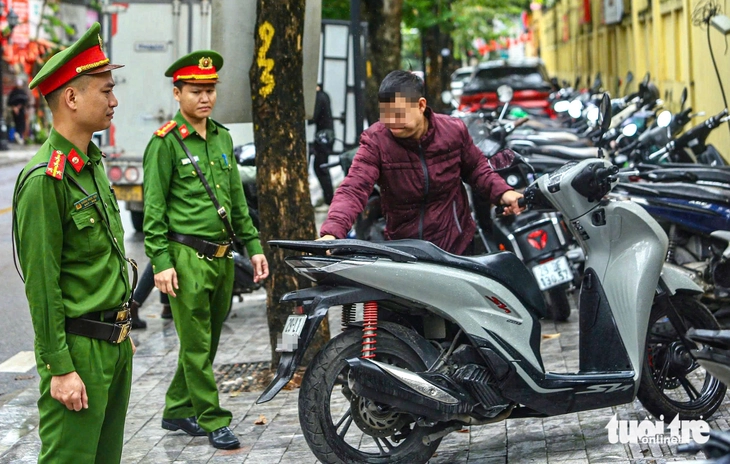 giao xe cho con - Ảnh 1.