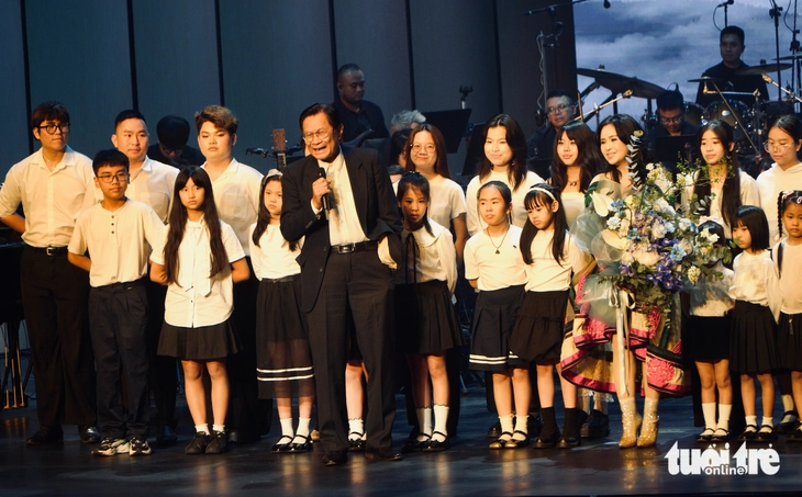 Hồng Nhung - Ảnh 1.