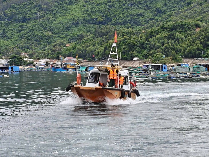 Đắk Lắk yêu cầu 24 tàu cá di chuyển khỏi vùng tác động nguy hiểm của bão Kalmaegi- Ảnh 2.