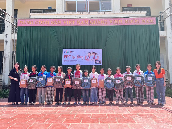 FPT cùng LG mang công nghệ kết nối tri thức cho học sinh vùng khó - Ảnh 4.