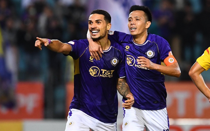 Video: Cầu thủ PVF-CAND ngỡ ngàng trước cú sút của Đỗ Hoàng Hên - Ảnh 1.