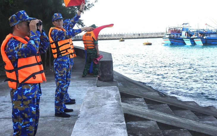 Thực hiện thành công ca phẫu thuật mở khoang lồng ngực đầu tiên tại Bệnh xá đảo Trường Sa - Ảnh 3.