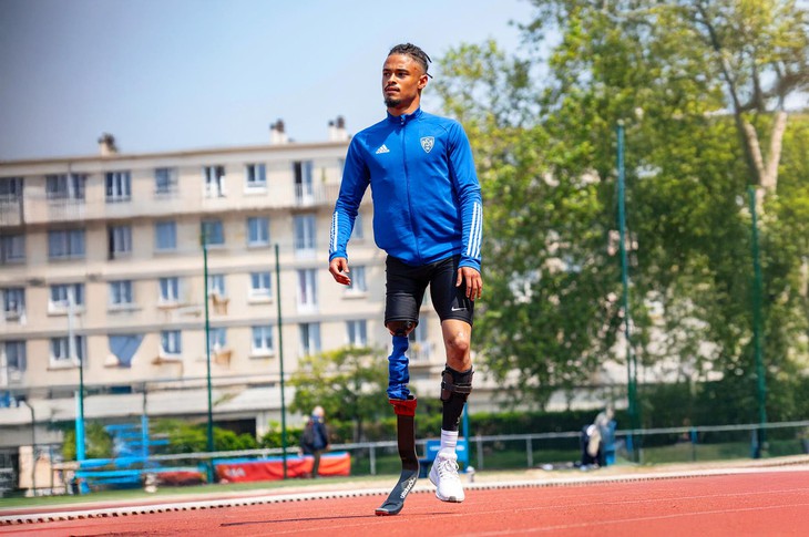 Bi kịch của cầu thủ trẻ người Pháp phải cắt một chân vì não mô cầu - Ảnh 3.