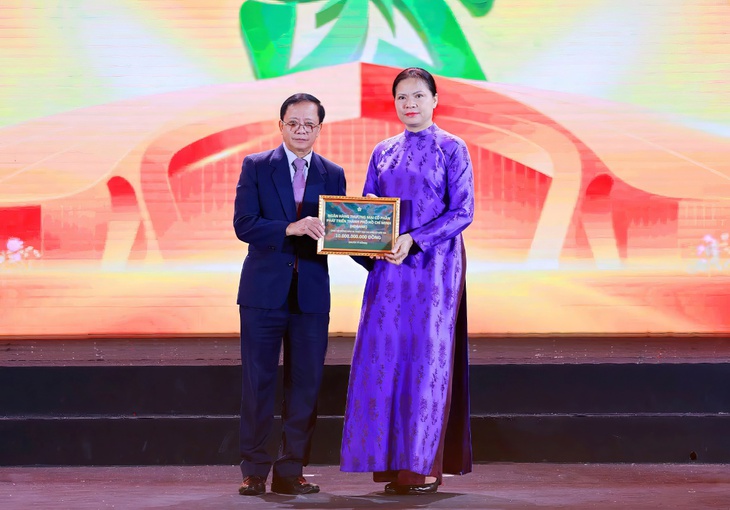 HDBank chung tay cùng Chính phủ hỗ trợ đồng bào vùng bão lũ - Ảnh 1.