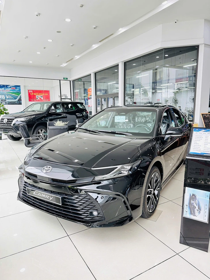 Toyota Camry - Ảnh 2.