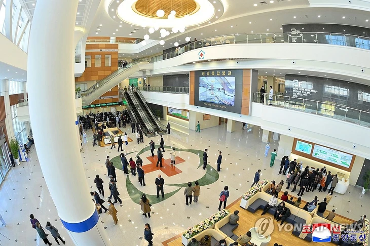 Triều Tiên khai trương bệnh viện đa khoa ‘đẳng cấp thế giới’ sau hơn 5 năm xây dựng - Ảnh 1. Triều Tiên khai trương bệnh viện đa khoa ‘đẳng cấp thế giới’ - Ảnh 1.