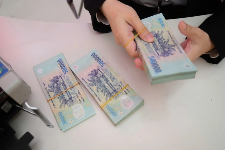 Tín dụng tăng tốc, ba 'ông lớn' ngân hàng nào chiếm hơn 40% tổng dư nợ cho vay cả ngành? - Ảnh 1.