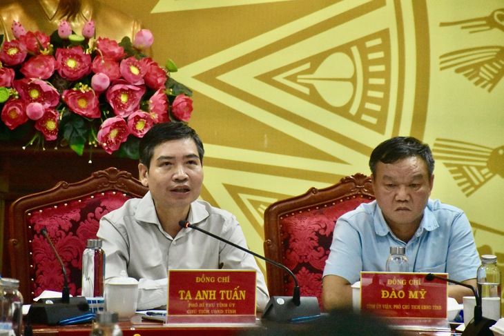 Đắk Lắk yêu cầu hạ khẩn cấp cẩu công trình trước bão số 13 (Kalmaegi)- Ảnh 1. Đắk Lắk yêu cầu hạ khẩn cấp cẩu công trình trước bão Kalmaegi - Ảnh 1.