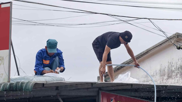 Quảng Ngãi kêu gọi hơn 6.000 tàu cá tránh bão số 13 - Ảnh 2.